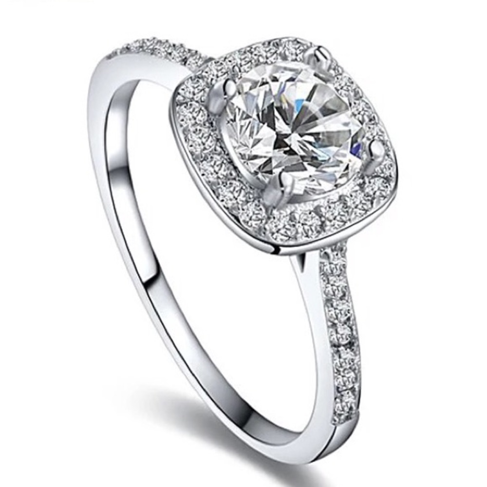 Halo solitaire ring